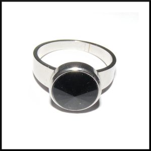 Stål ring med svart sten