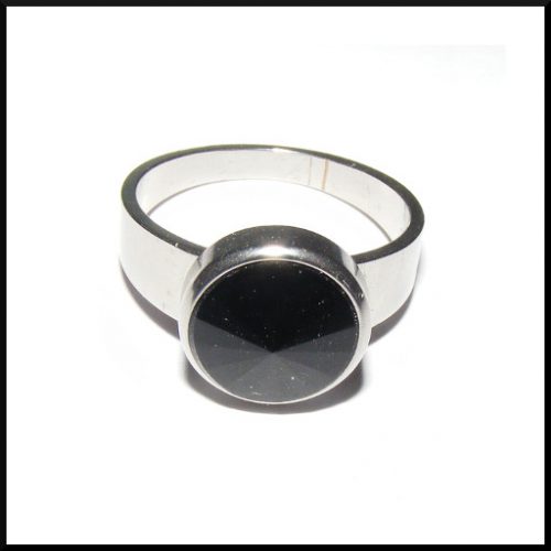 Stål ring med svart sten
