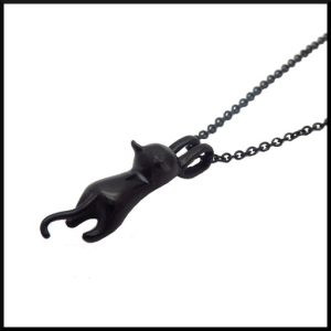 Halsband i stål med katt