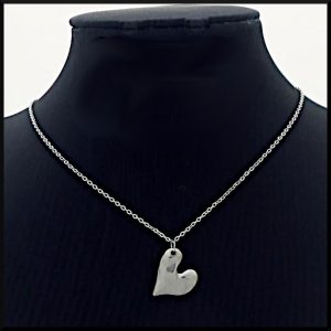 Halsband Hjärta Hamrad